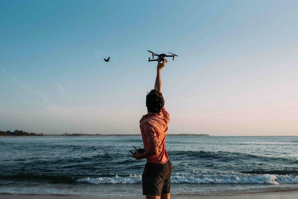 5 tehnoloģiju ieteikumi krāsainākai vasarai