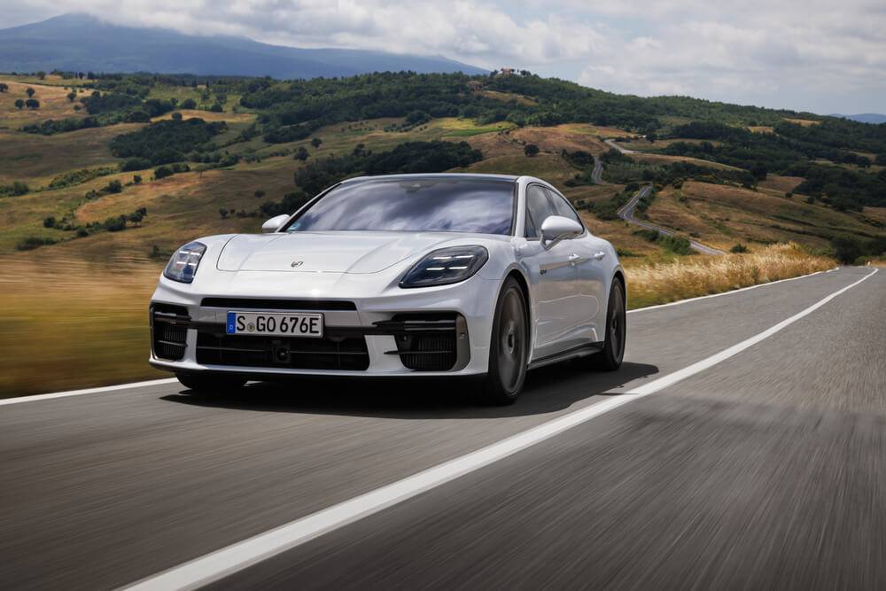 Jaunā "Panamera Turbo S E-Hybrid" un "Panamera GTS" – dinamisma virsotne 10 Jaunā "Panamera Turbo S E-Hybrid" un "Panamera GTS" – dinamisma virsotne