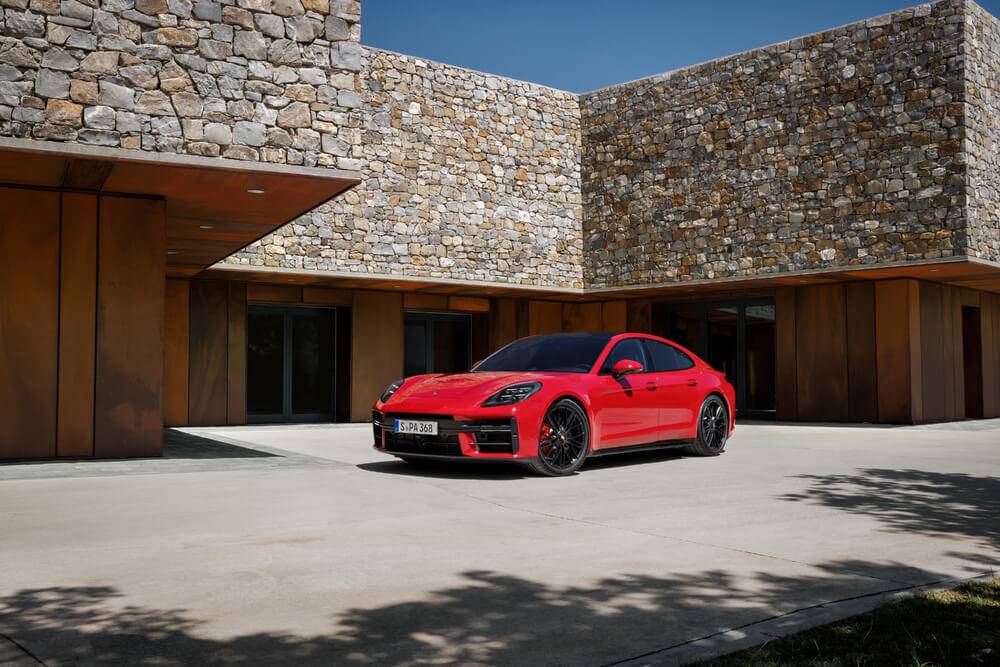 Jaunā "Panamera Turbo S E-Hybrid" un "Panamera GTS" – dinamisma virsotne 9 Jaunā "Panamera Turbo S E-Hybrid" un "Panamera GTS" – dinamisma virsotne