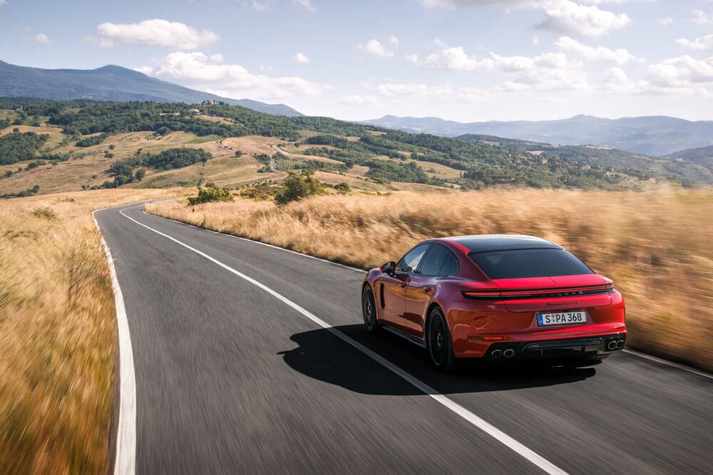 Jaunā "Panamera Turbo S E-Hybrid" un "Panamera GTS" – dinamisma virsotne 8 Jaunā "Panamera Turbo S E-Hybrid" un "Panamera GTS" – dinamisma virsotne
