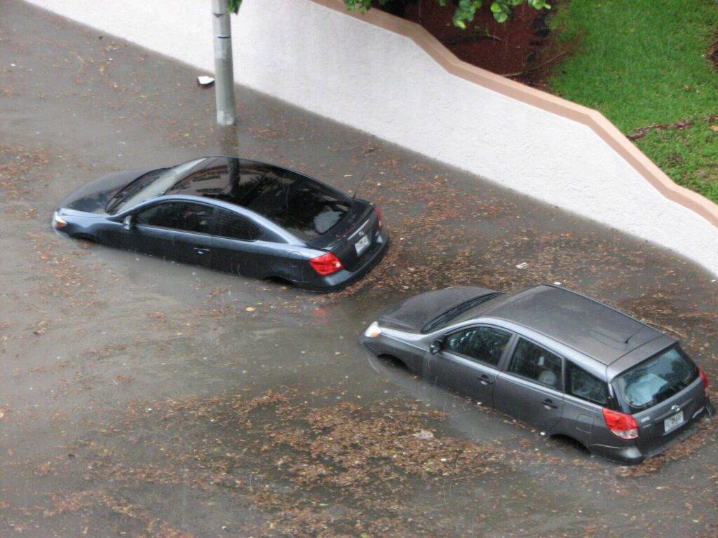 Kā atpazīt plūdos bojātu auto? Vai tādu ir vērts iegādāties?