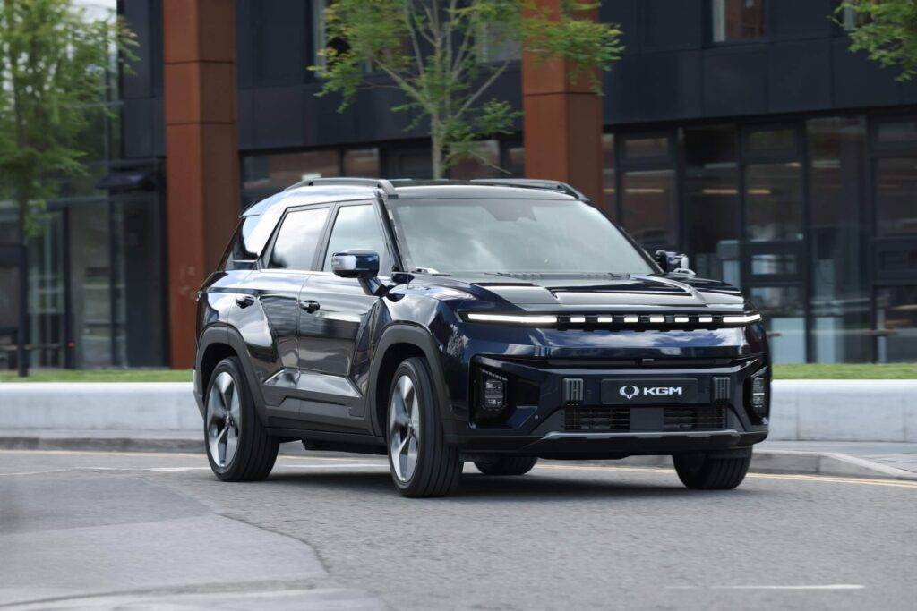 Kāds ir labs SUV? Ar optimālu attiecību starp cenu un ieguvumu! 3 Ražotāji spēkojas ne pa jokam: elektromašīnas vienā cenā ar iekšdedzes auto