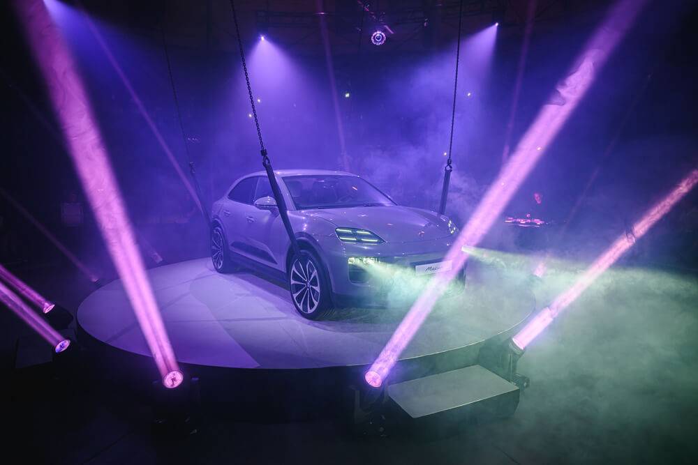Rīgā prezentēti pirmie pilnībā elektriskie “Porsche” SUV – “Macan 4” un “Macan Turbo”