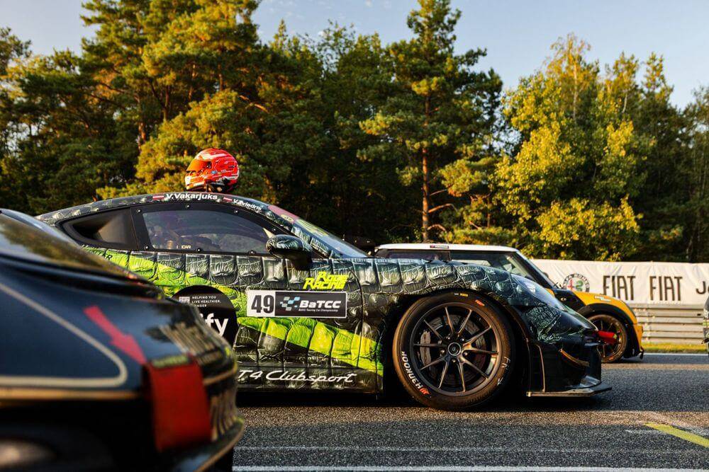 “Porsche Latvia Racing Team” izturības sacīkstēs Poznaņā izcīna uzvaru savā klasē, kopvērtējumā – piekto vietu 11 “Porsche Latvia Racing Team” izturības sacīkstēs Poznaņā izcīna uzvaru savā klasē, kopvērtējumā – piekto vietu