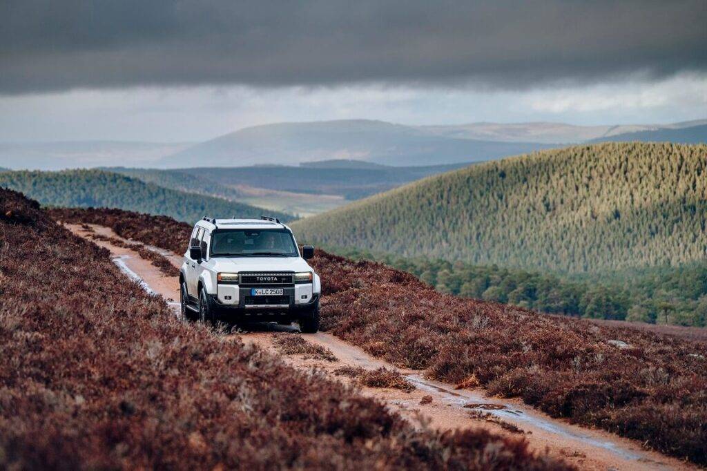 Nākamās paaudzes Toyota Land Cruiser ir ieradies salonos Latvijā