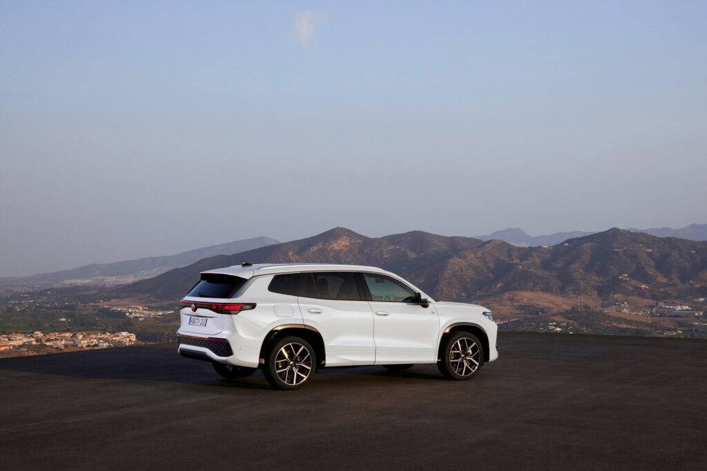 Jaunais Volkswagen Tayron pieejams Latvijā: ietilpīgs plug-in hibrīds ar līdz pat 120 km elektriskajā režīmā 15 Jaunais Volkswagen Tayron pieejams Latvijā