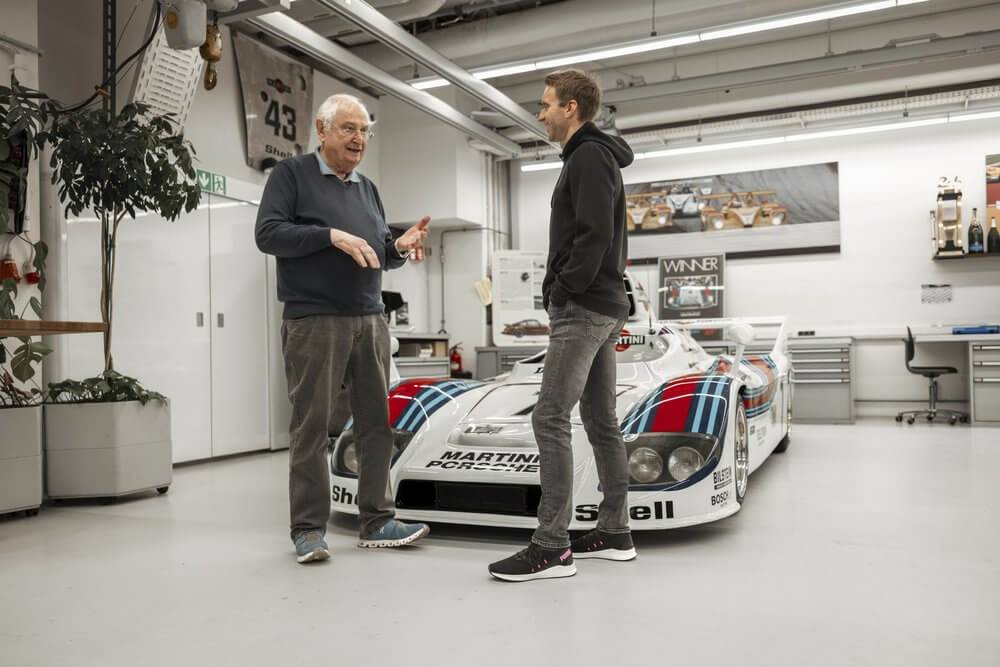 Unikāli kadri un nedzirdētas anekdotes: “Porsche” laiž klajā mini seriālu par “Porsche Turbo” vēsturi 15 Unikāli kadri un nedzirdētas anekdotes: “Porsche” laiž klajā mini seriālu par “Porsche Turbo” vēsturi