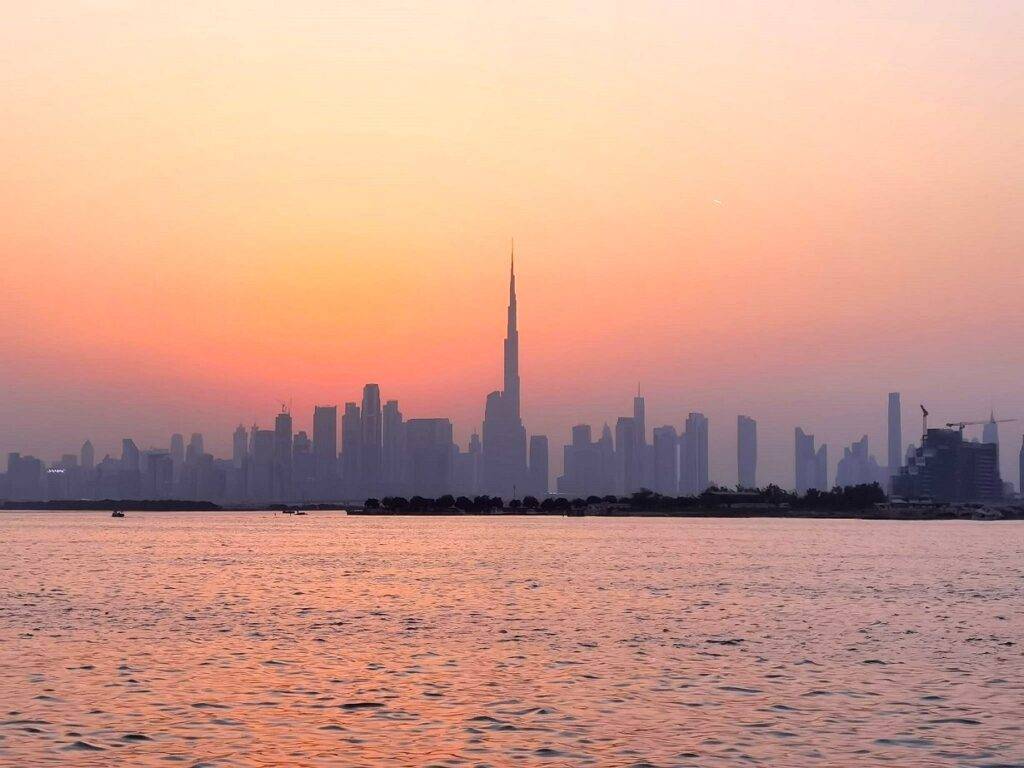 AAE Centrālā Banka apstiprina ar dirhamu saistītu stabilo monētu ieviešanu