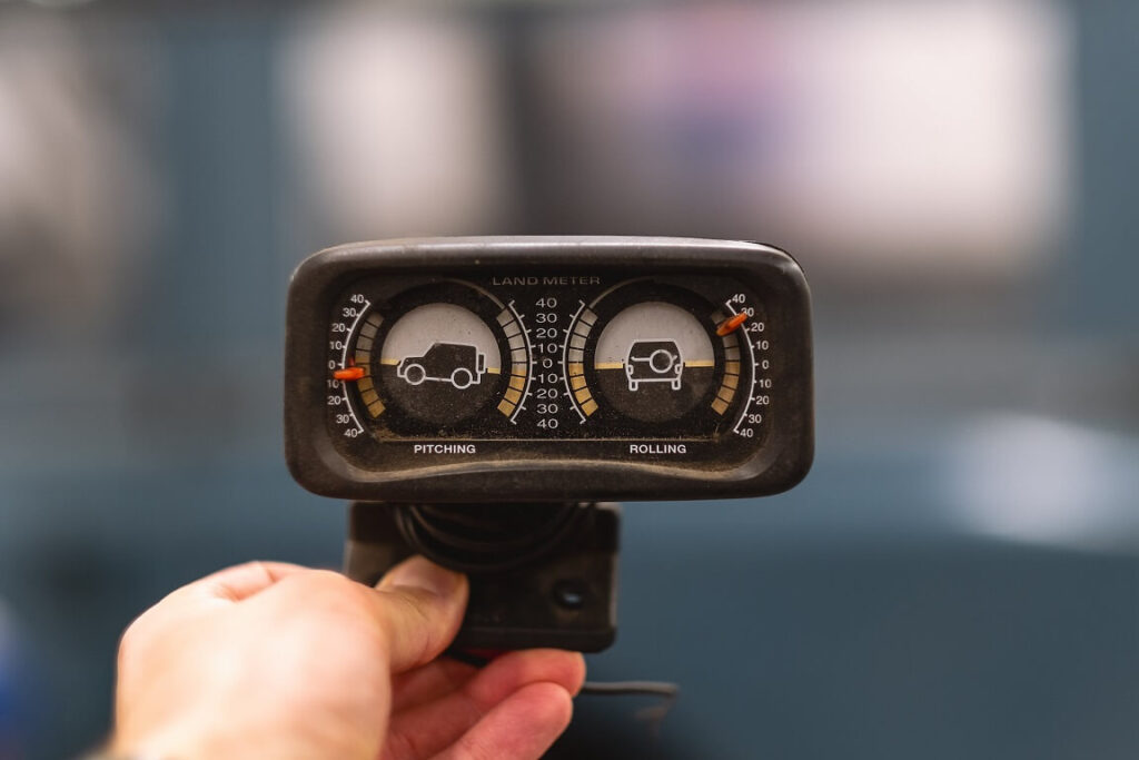 Lietuviešu autosportists Karolis Raišis Dakaras rallija smiltis iekaros ar 47 gadus vecu Defender 15 Lietuviešu autosportists Karolis Raišis Dakaras rallija smiltis iekaros ar 47 gadus vecu Defender