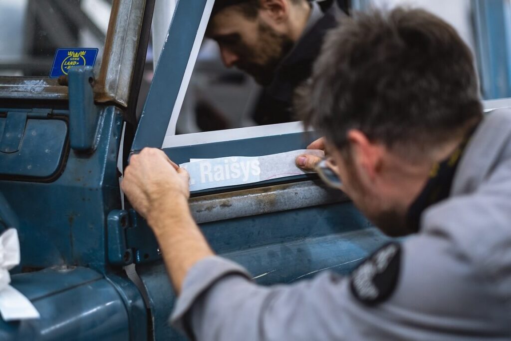 Lietuviešu autosportists Karolis Raišis Dakaras rallija smiltis iekaros ar 47 gadus vecu Defender 16 Lietuviešu autosportists Karolis Raišis Dakaras rallija smiltis iekaros ar 47 gadus vecu Defender