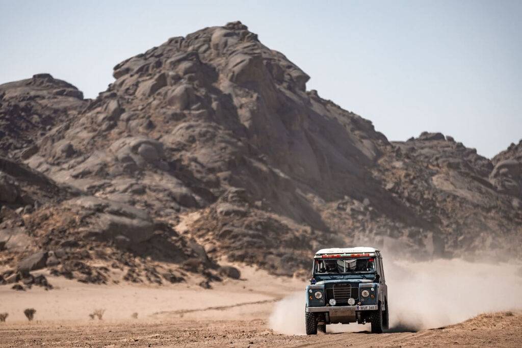 Lietuvietis Karolis Raišis ar vēsturisku Defender izcīna 3.vietu Dakaras rallija Classic ieskaitē 11 Lietuvietis Karolis Raišis ar vēsturisku Defender izcīna 3.vietu Dakaras rallija Classic ieskaitē
