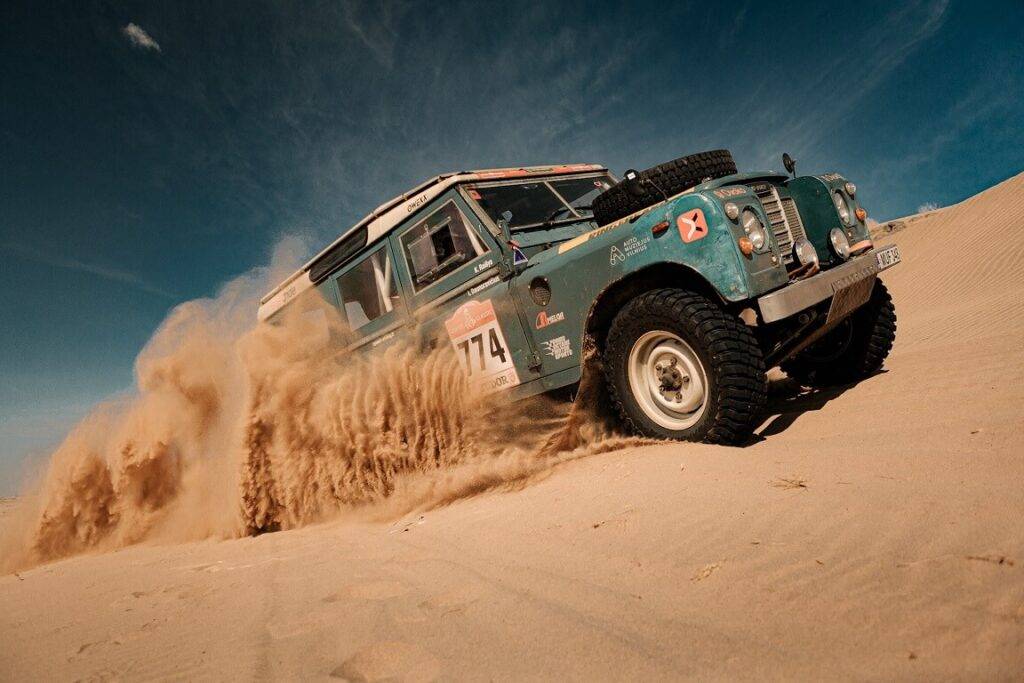Lietuvietis Karolis Raišis ar vēsturisku Defender izcīna 3.vietu Dakaras rallija Classic ieskaitē 10 Lietuvietis Karolis Raišis ar vēsturisku Defender izcīna 3.vietu Dakaras rallija Classic ieskaitē