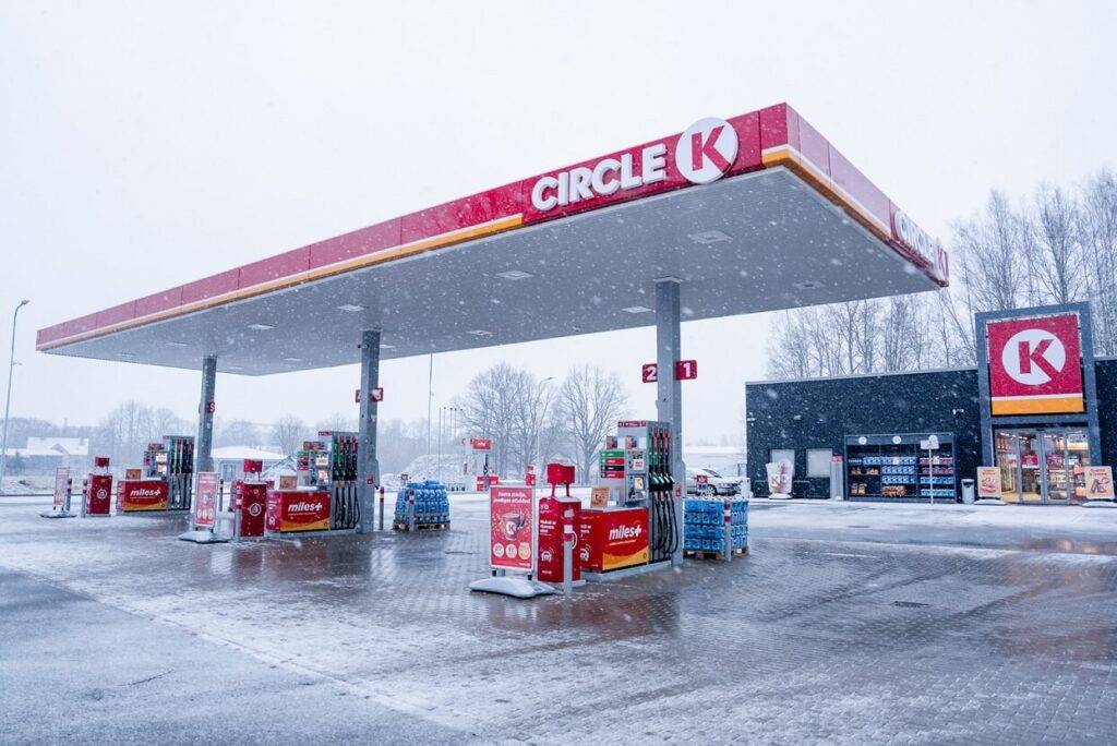 “Circle K” investē 2,5 miljonus eiro modernā degvielas uzpildes stacijā Jelgavā