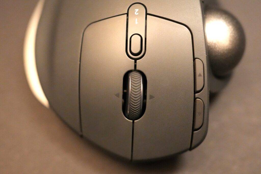 Datorpeles Logitech MX ERGO S apskats: Efektīvs risinājums plaukstas slodzes samazināšanai 24 Datorpeles Logitech MX ERGO S apskats