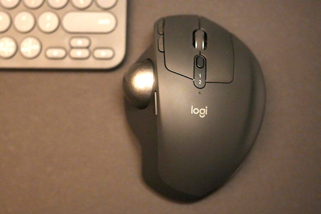 Datorpeles Logitech MX ERGO S apskats: Efektīvs risinājums plaukstas slodzes samazināšanai 21 Datorpeles Logitech MX ERGO S apskats
