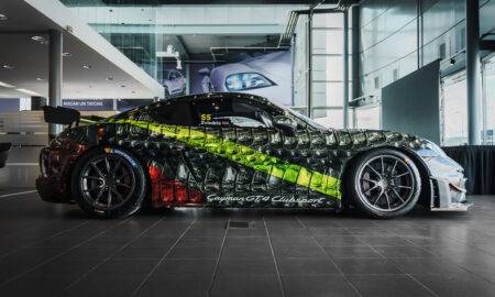 “Porsche Latvia Racing Team” sveic simtgadē savu iedvesmotāju – krokodilu mednieku Arvīdu Blūmentālu