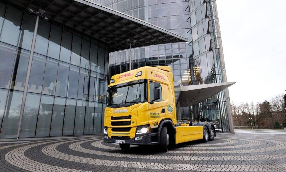 Scania un DHL testē elektrisku kravas automašīnu ar ģeneratoru