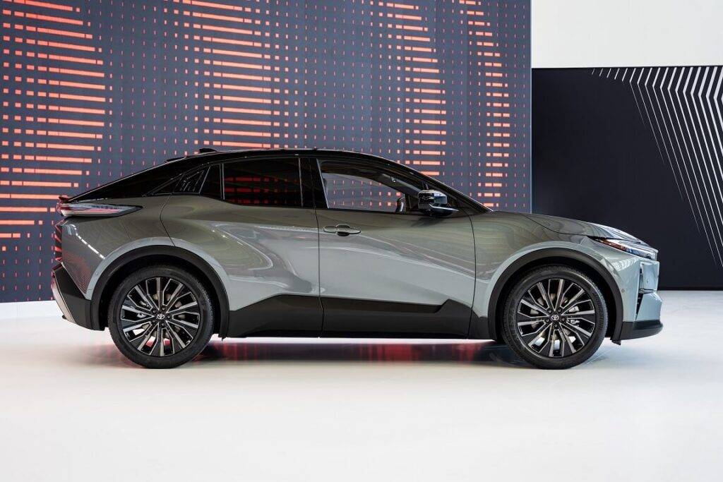 Notikusi jaunās elektriskās Toyota C-HR+ pasaules prezentācija 15 Notikusi jaunās elektriskās Toyota C-HR+ pasaules prezentācija