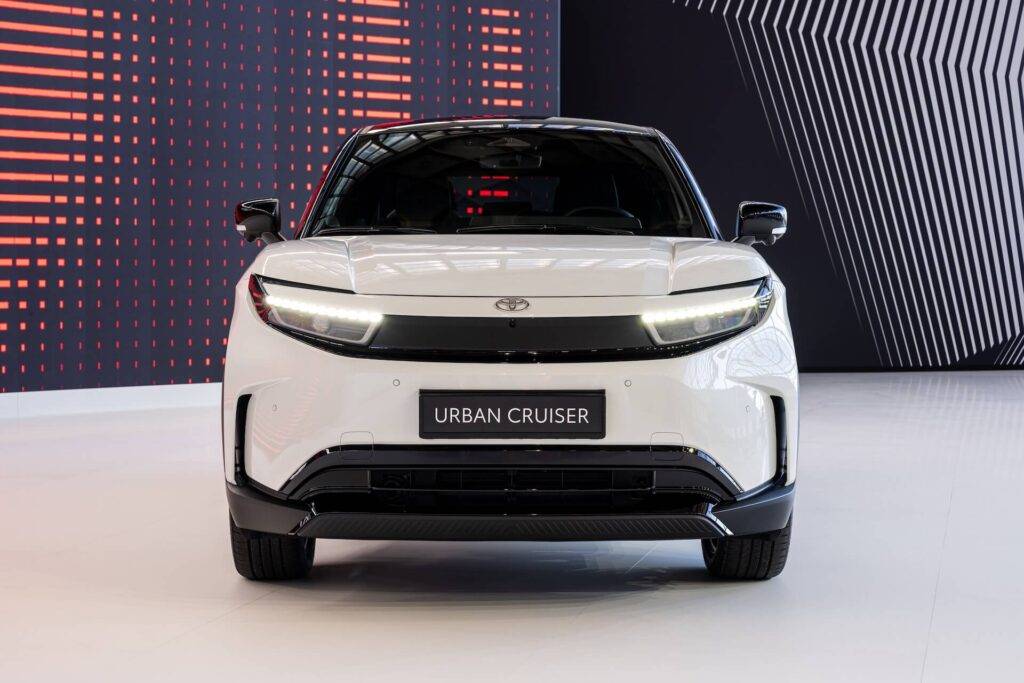Toyota Urban Cruiser: viens no vadošajiem spēlētājiem elektrisko B-SUV tirgū 17 Toyota Urban Cruiser: viens no vadošajiem spēlētājiem elektrisko B-SUV tirgū