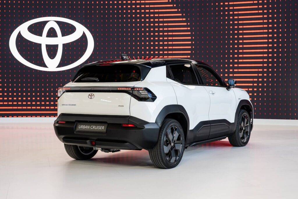 Toyota Urban Cruiser: viens no vadošajiem spēlētājiem elektrisko B-SUV tirgū 15 Toyota Urban Cruiser: viens no vadošajiem spēlētājiem elektrisko B-SUV tirgū
