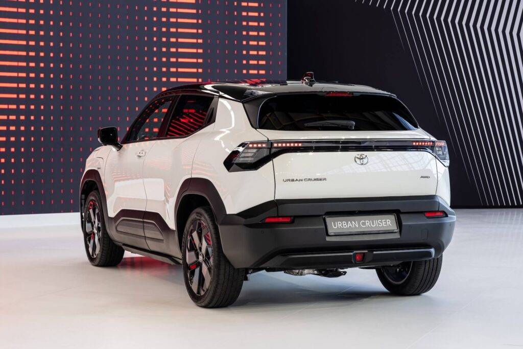 Toyota Urban Cruiser: viens no vadošajiem spēlētājiem elektrisko B-SUV tirgū 11 Toyota Urban Cruiser: viens no vadošajiem spēlētājiem elektrisko B-SUV tirgū