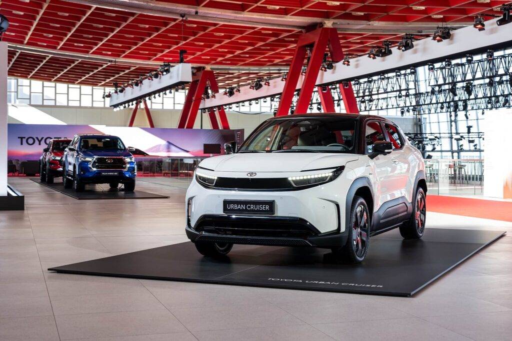 Toyota Urban Cruiser: viens no vadošajiem spēlētājiem elektrisko B-SUV tirgū 13 Toyota Urban Cruiser: viens no vadošajiem spēlētājiem elektrisko B-SUV tirgū