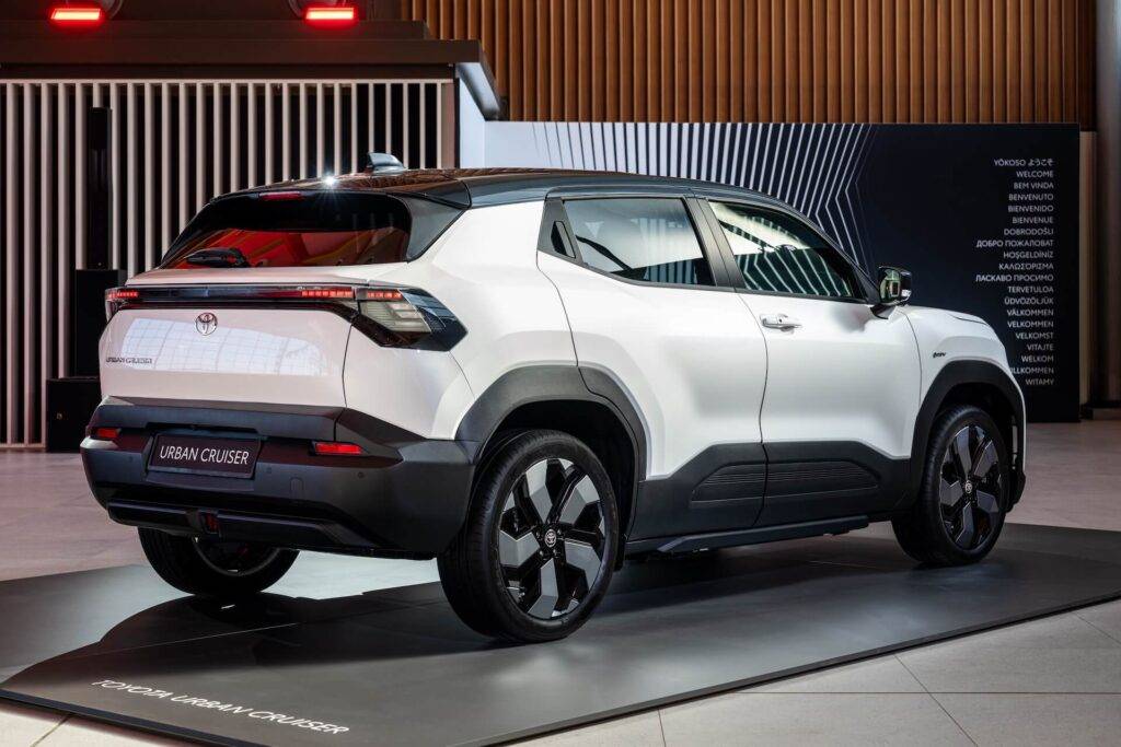 Toyota Urban Cruiser: viens no vadošajiem spēlētājiem elektrisko B-SUV tirgū 12 Toyota Urban Cruiser: viens no vadošajiem spēlētājiem elektrisko B-SUV tirgū
