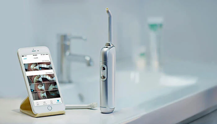 Zobu birste ar kameru: tiešraide no jūsu mutes