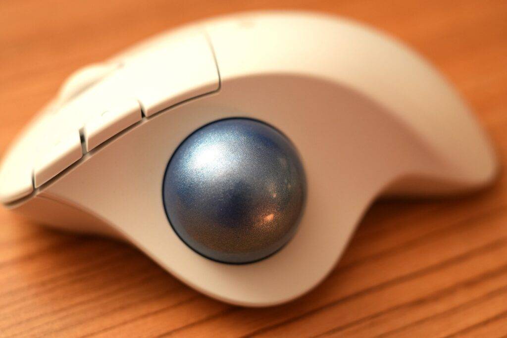 Logitech Ergo M575 datorpeles apskats – vai spēks ir bumbās 16 Logitech Ergo M575 datorpeles apskats