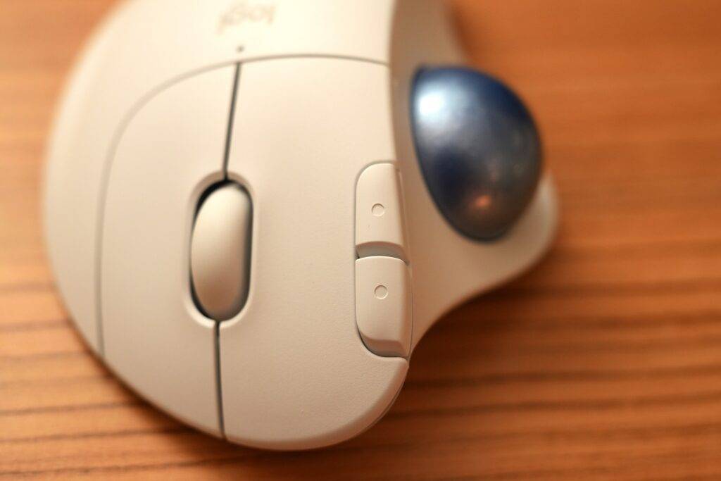 Logitech Ergo M575 datorpeles apskats – vai spēks ir bumbās 14 Logitech Ergo M575 datorpeles apskats