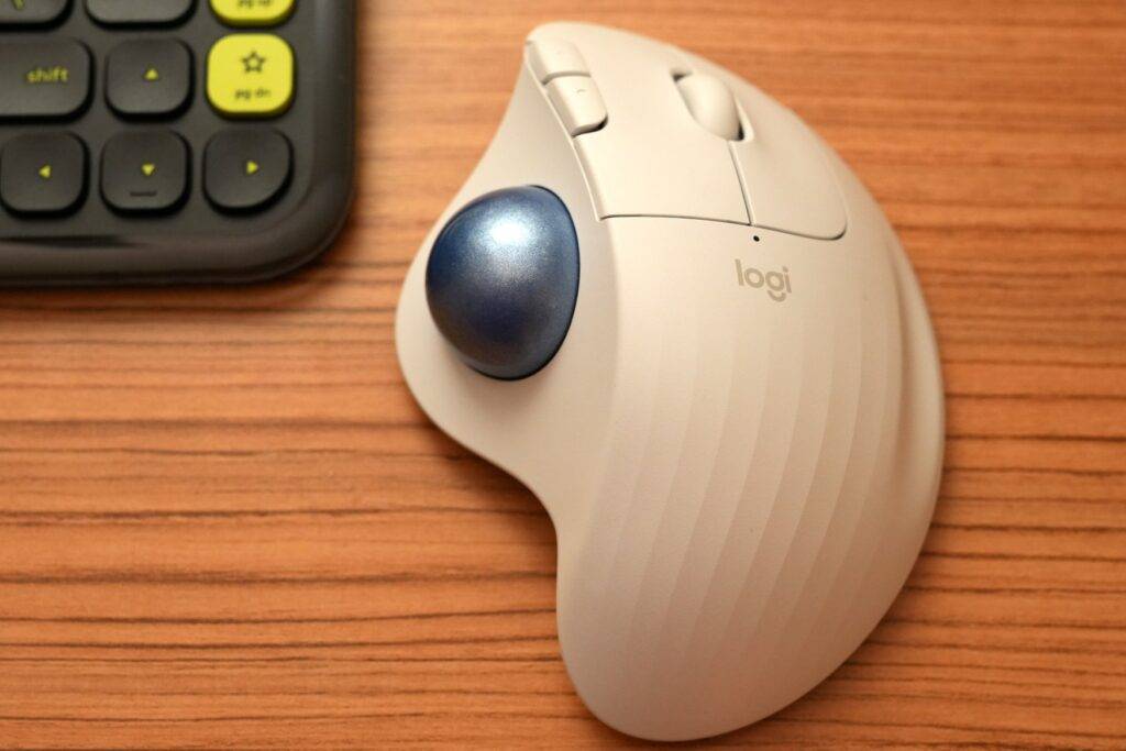 Logitech Ergo M575 datorpeles apskats – vai spēks ir bumbās 13 Logitech Ergo M575 datorpeles apskats