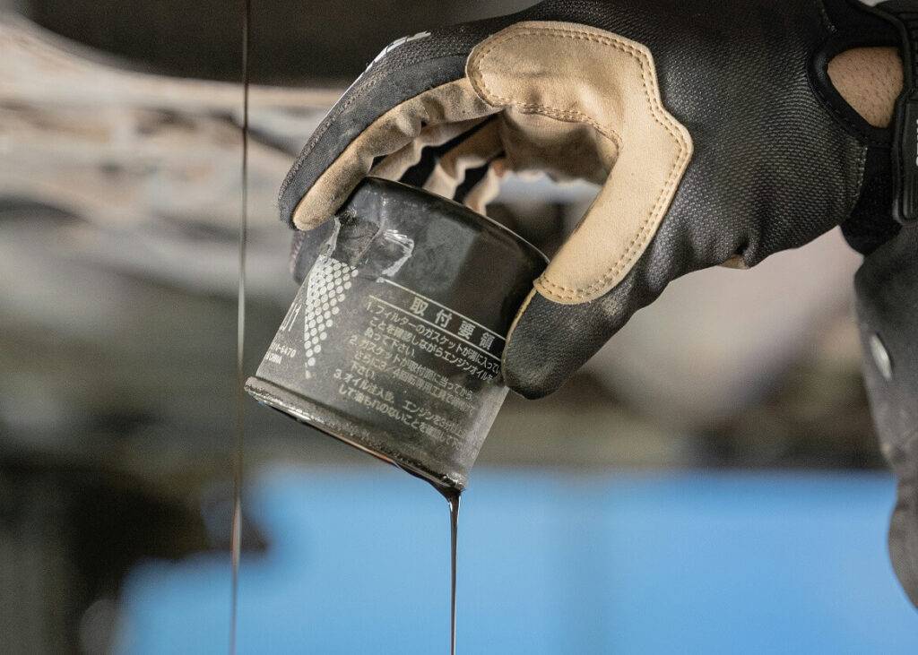 Pavasara auto apkope: ko darīt ar nokalpojušo eļļu? 5 Pavasara auto apkope: ko darīt ar nokalpojušo eļļu?