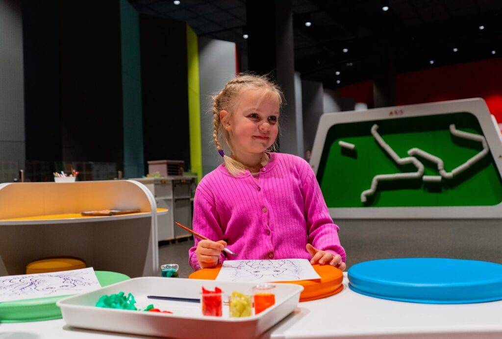 Aprīlī zinātnes centrs VIZIUM priecēs apmeklētājus ar radošām, izzinošām un krāsainām aktivitātēm 14 Aprīlī zinātnes centrs VIZIUM priecēs apmeklētājus ar radošām, izzinošām un krāsainām aktivitātēm