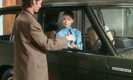 Range Rover Milānas Dizaina nedēļā piedāvā ceļojumu laikā