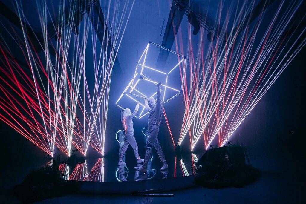 Ar iespaidīgu šovu un testa braucieniem Mežaparkā atzīmēta BYD zīmola ienākšanu Latvijā un jaunā SEALION 7 modeļa pirmizrāde 16 Ar iespaidīgu šovu un testa braucieniem Mežaparkā atzīmēta BYD zīmola ienākšanu Latvijā un jaunā SEALION 7 modeļa pirmizrāde