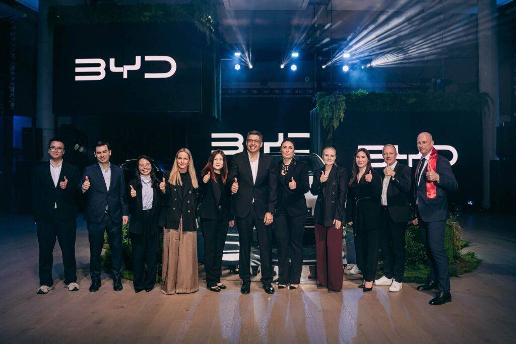 Ar iespaidīgu šovu un testa braucieniem Mežaparkā atzīmēta BYD zīmola ienākšanu Latvijā un jaunā SEALION 7 modeļa pirmizrāde 10 Ar iespaidīgu šovu un testa braucieniem Mežaparkā atzīmēta BYD zīmola ienākšanu Latvijā un jaunā SEALION 7 modeļa pirmizrāde