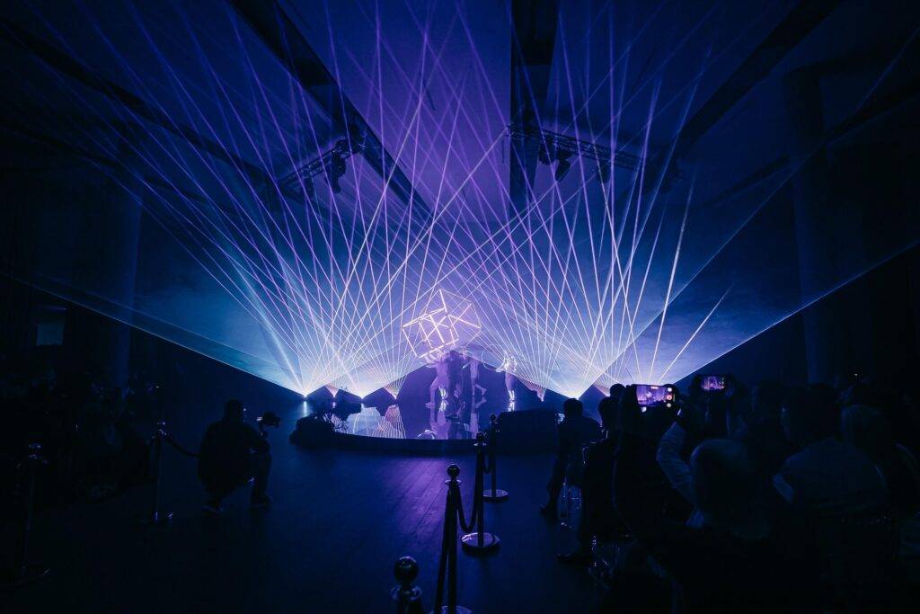 Ar iespaidīgu šovu un testa braucieniem Mežaparkā atzīmēta BYD zīmola ienākšanu Latvijā un jaunā SEALION 7 modeļa pirmizrāde 14 Ar iespaidīgu šovu un testa braucieniem Mežaparkā atzīmēta BYD zīmola ienākšanu Latvijā un jaunā SEALION 7 modeļa pirmizrāde