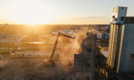 Latvieši demontē sarežģītu industriālu projektu Lietuvā