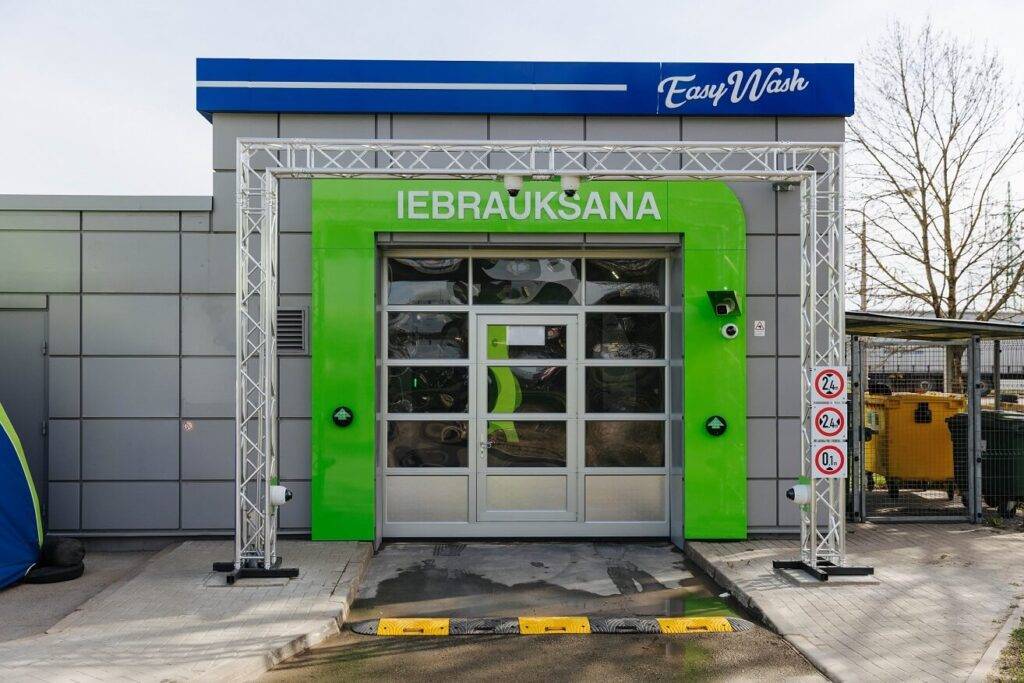 Neste atklāj Latvijā pirmo Neste Easy Wash tuneļveida automazgātavu