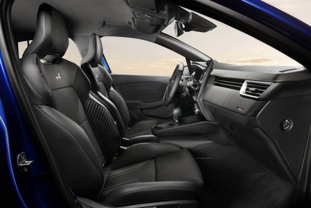 RENAULT izglīto jaunos autovadītājus par ātruma pārsniegšanas riskiem 9 RENAULT izglīto jaunos autovadītājus par ātruma pārsniegšanas riskiem