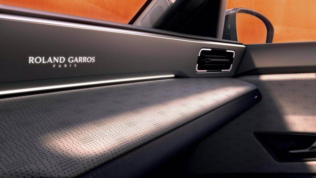 RENAULT 5 E-TECH ELECTRIC – sākas ROLAND-GARROS īpašā izlaiduma pasūtīšana 16 RENAULT 5 E-TECH ELECTRIC – sākas ROLAND-GARROS īpašā izlaiduma pasūtīšana