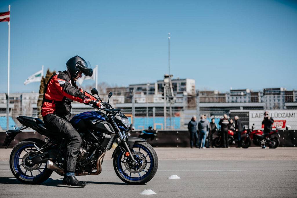Oficiāli atsākas moto sezona: eksperti skaidro, kā izvairīties no bīstamām situācijām