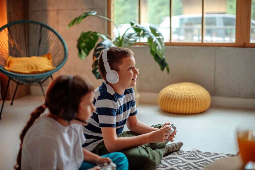 Aptauja: Bērni brīvdienās ekrānos skatās divreiz ilgāk – kā to izmantot jēgpilni? 5 Aptauja: Bērni brīvdienās ekrānos skatās divreiz ilgāk – kā to izmantot jēgpilni?