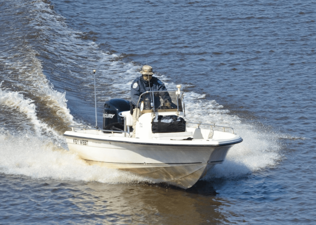 Motorlaiva nav putekļsūcējs - eksperta padomi, ko pārbaudīt pirms pirmā apļa ūdenī 8 Motorlaiva