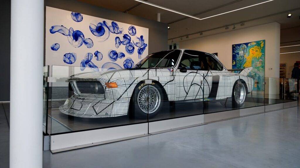 BMW Bratislavā: BMW Art Car World Tour izstāde atklāta Danubiana muzejā 10 BMW automobiļi Bratislavā: BMW Art Car World Tour izstāde atklāta Danubiana muzejā