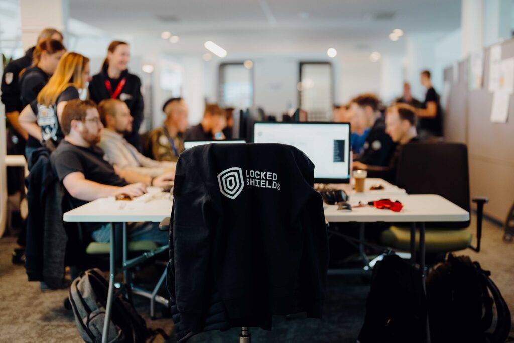 Sadarbībā ar Tet veiksmīgi noritējušas “Locked Shields 2025” kiberaizsardzības mācības 12 Sadarbībā ar Tet veiksmīgi noritējušas “Locked Shields 2025” kiberaizsardzības mācības