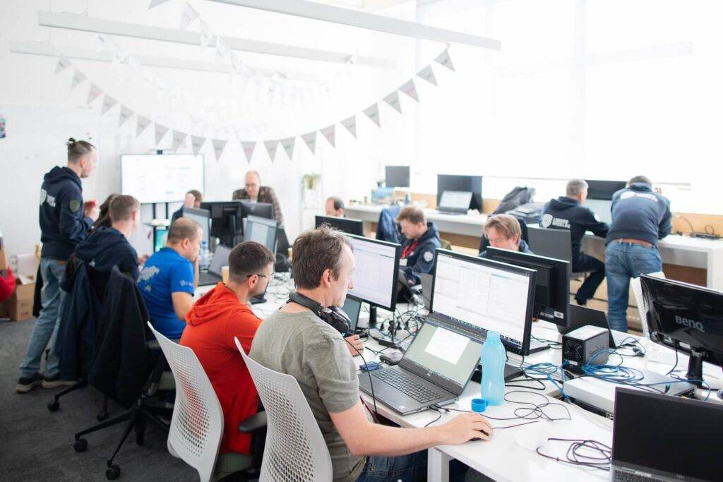 Latvijas komanda jau trešo gadu pēc kārtas ierindojas pasaules labāko pieciniekā "Locked Shields" mācībās 9 Latvijas komanda jau trešo gadu pēc kārtas ierindojas pasaules labāko pieciniekā "Locked Shields" mācībās