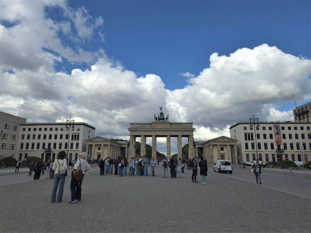 “Berlīne, kafija un tehnoloģiju mirdzums” jeb kā mēs nokļuvām līdz Huawei launch ar garšu un stilu 16 Brandenburgas vārti