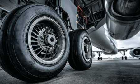 Kāpēc lidmašīnām ir tik mazi riteņi?