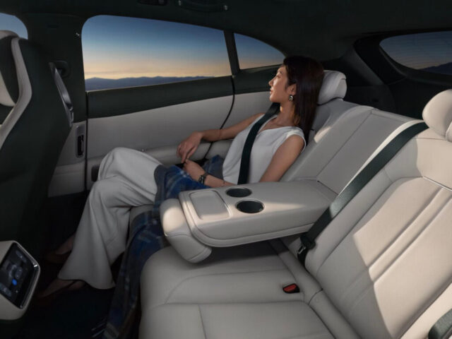 Jaunums elektromobiļu tirgū: SUV “Xiaomi YU7” ar vienu uzlādi spēj nobraukt līdz pat 835 kilometriem